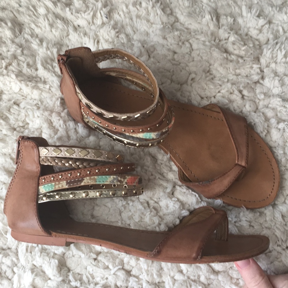 Francesca’s flat Sandals with thong toe size 6.5